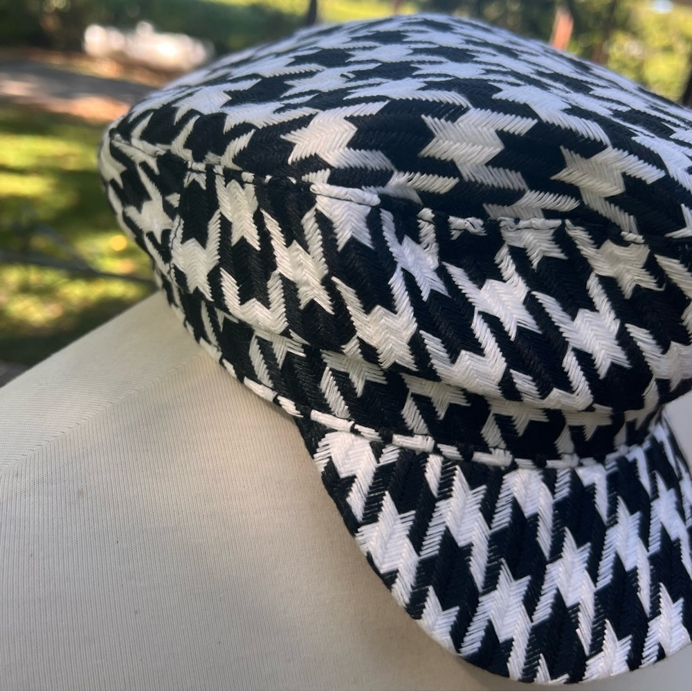 Houndstooth cabbie style hat - Picture 9 of 9